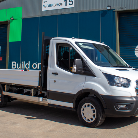 Ford E-Transit 425 Tipper 135Kw Electric L4 Single Cab 184ps Frozen White