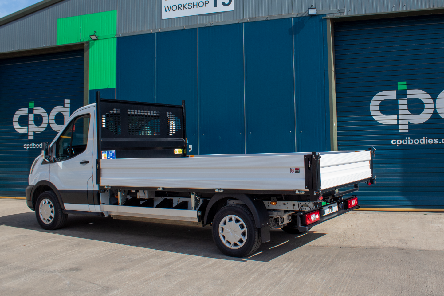 Ford E-Transit 425 Tipper 135Kw Electric L4 Single Cab 184ps Frozen White