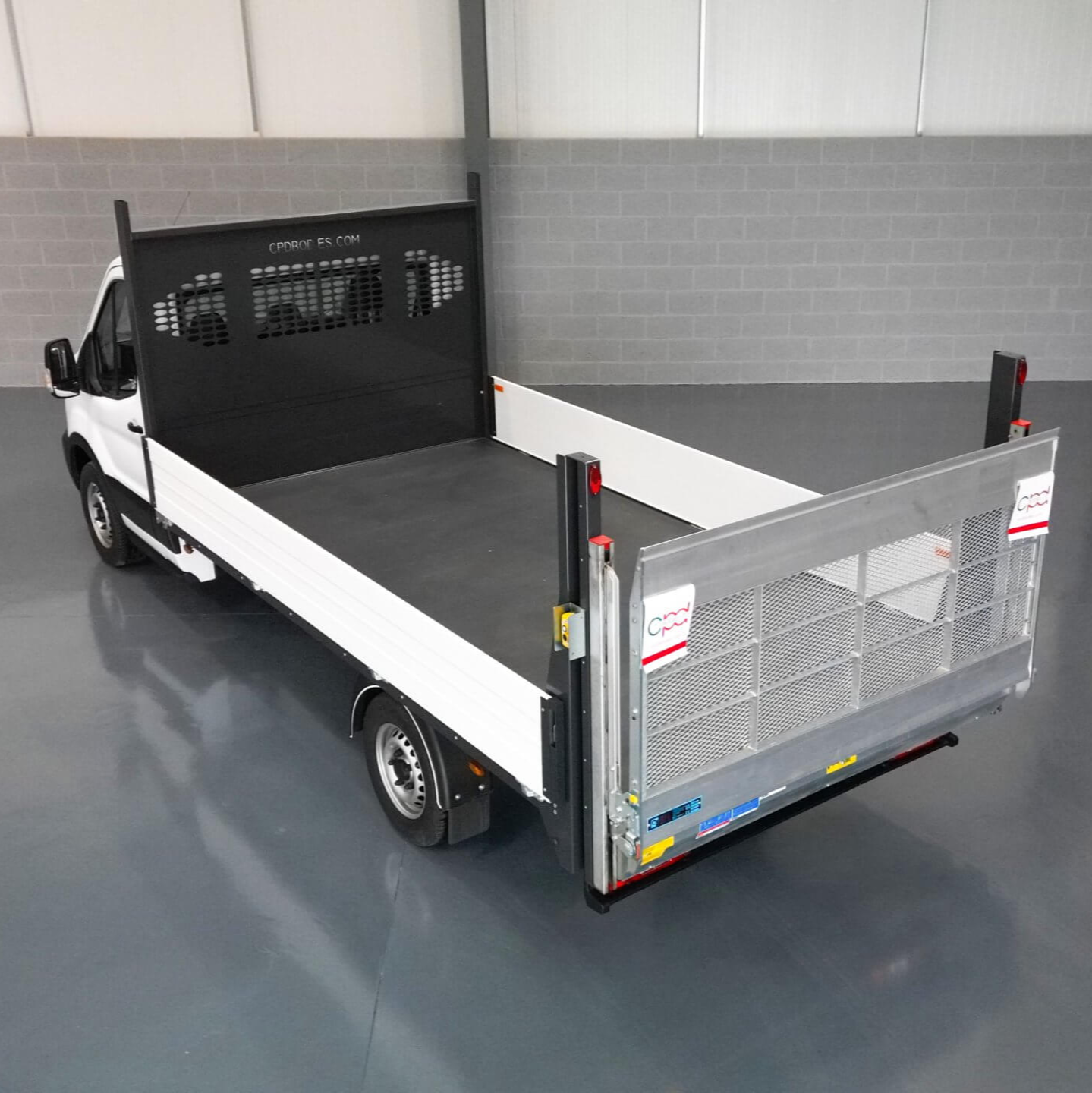 Ford Transit Praevia Dropside c/w Tail lift 2L Diesel L4 Manual