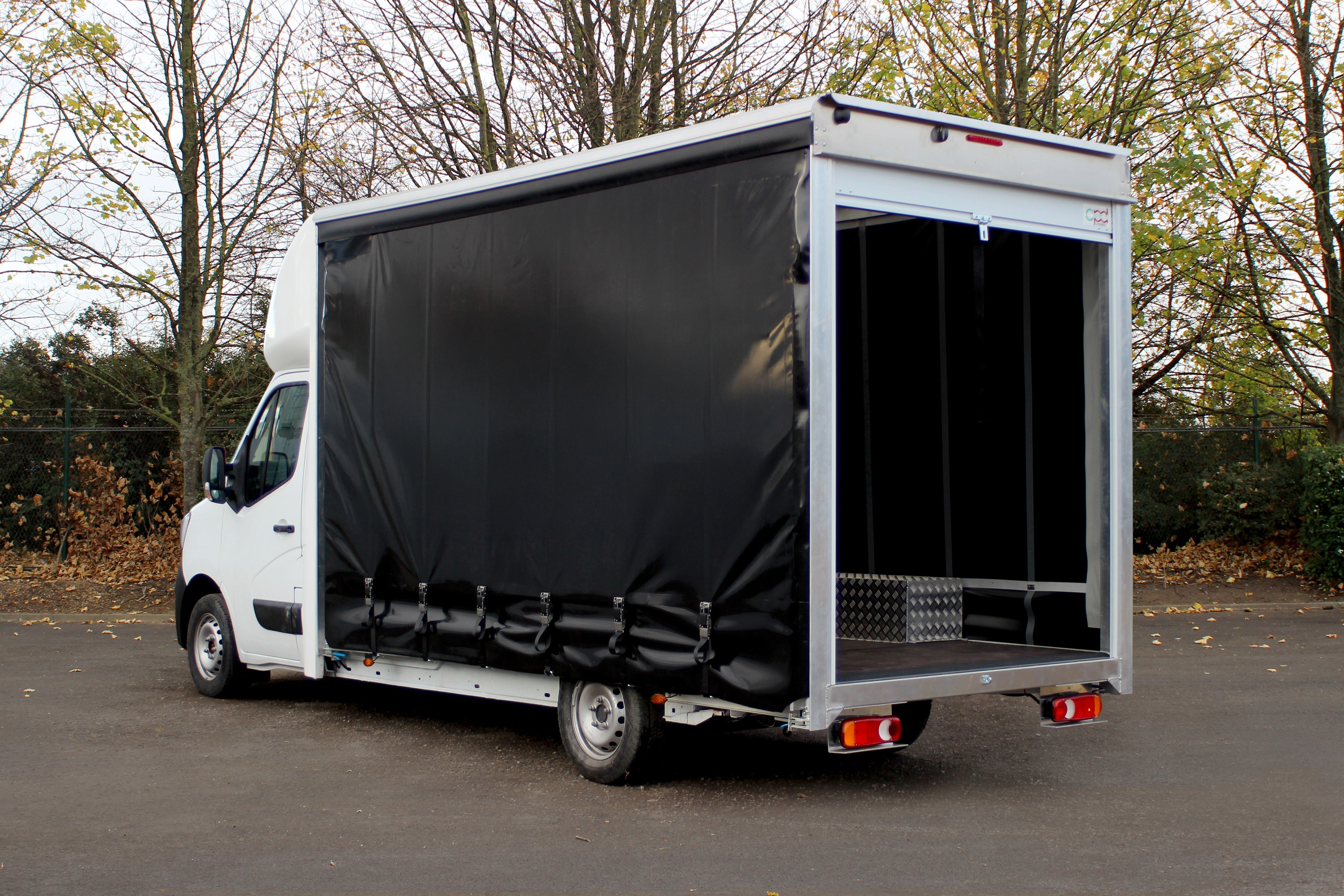 Flatbed Curtainside Luton – L3 Single Cab