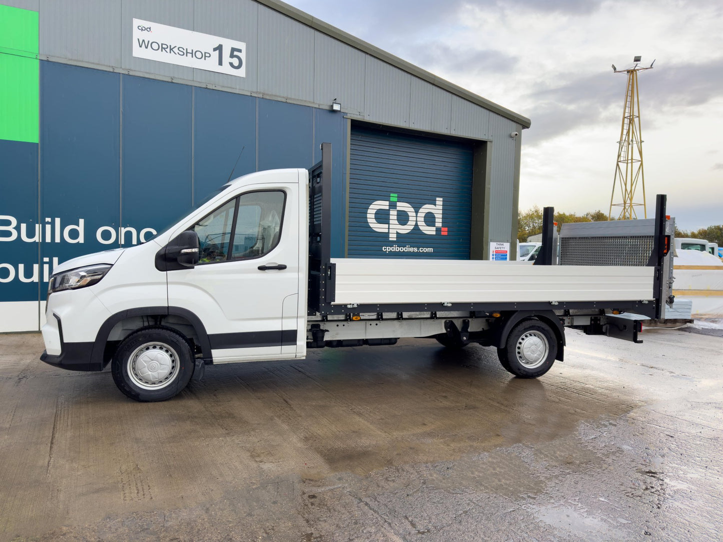 Maxus Deliver 9 LC CAB, Dropside with Tail Lift