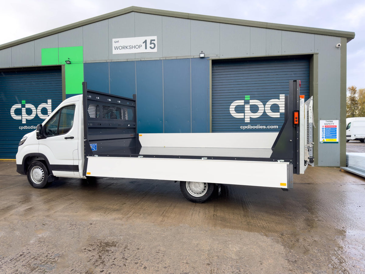 Drop Side Width Maxus Deliver 9 LC CAB, Dropside with Tail Lift