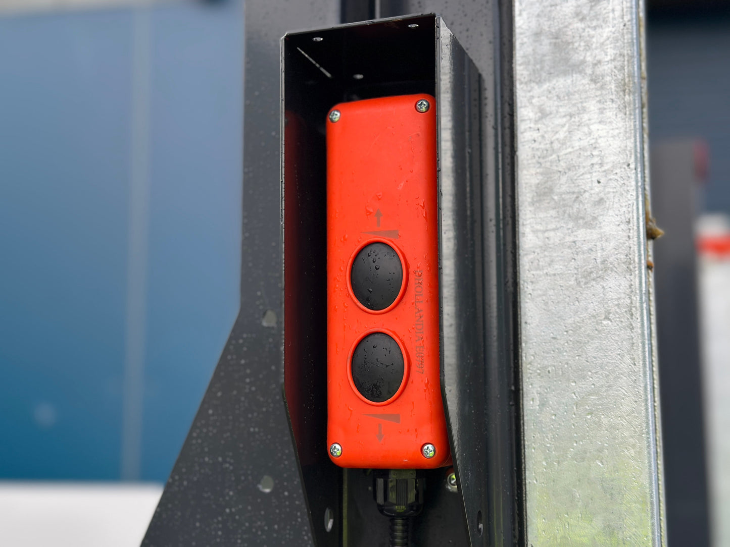 Maxus Deliver 9 LC CAB, Dropside with Tail Lift