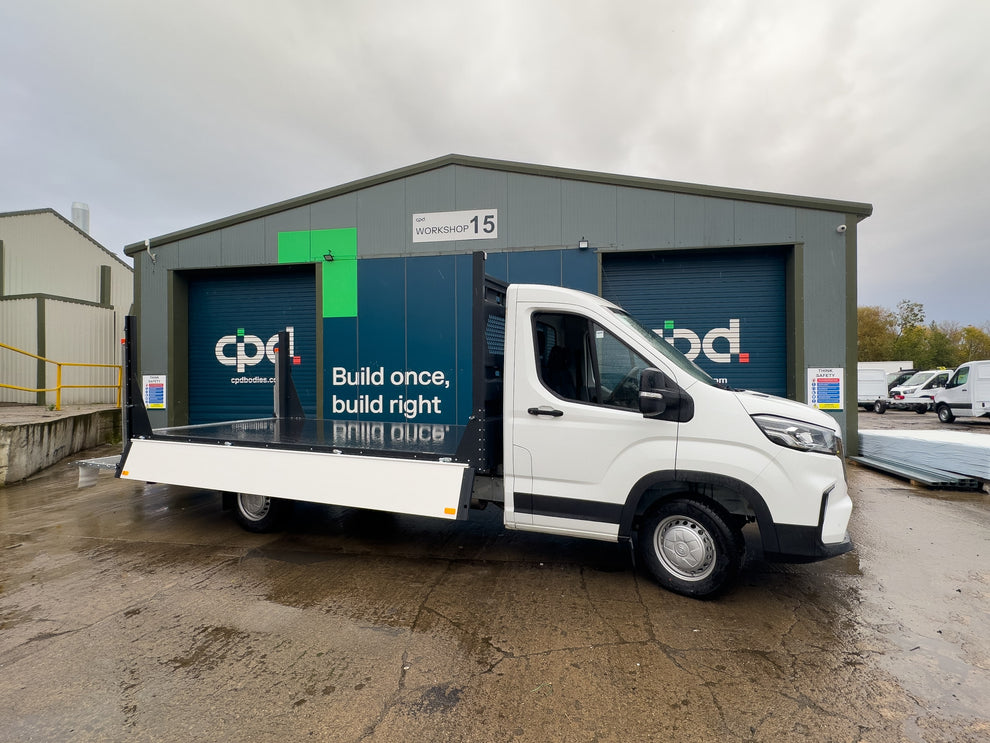 Drop Side Width Maxus Deliver 9 LC CAB, Dropside with Tail Lift