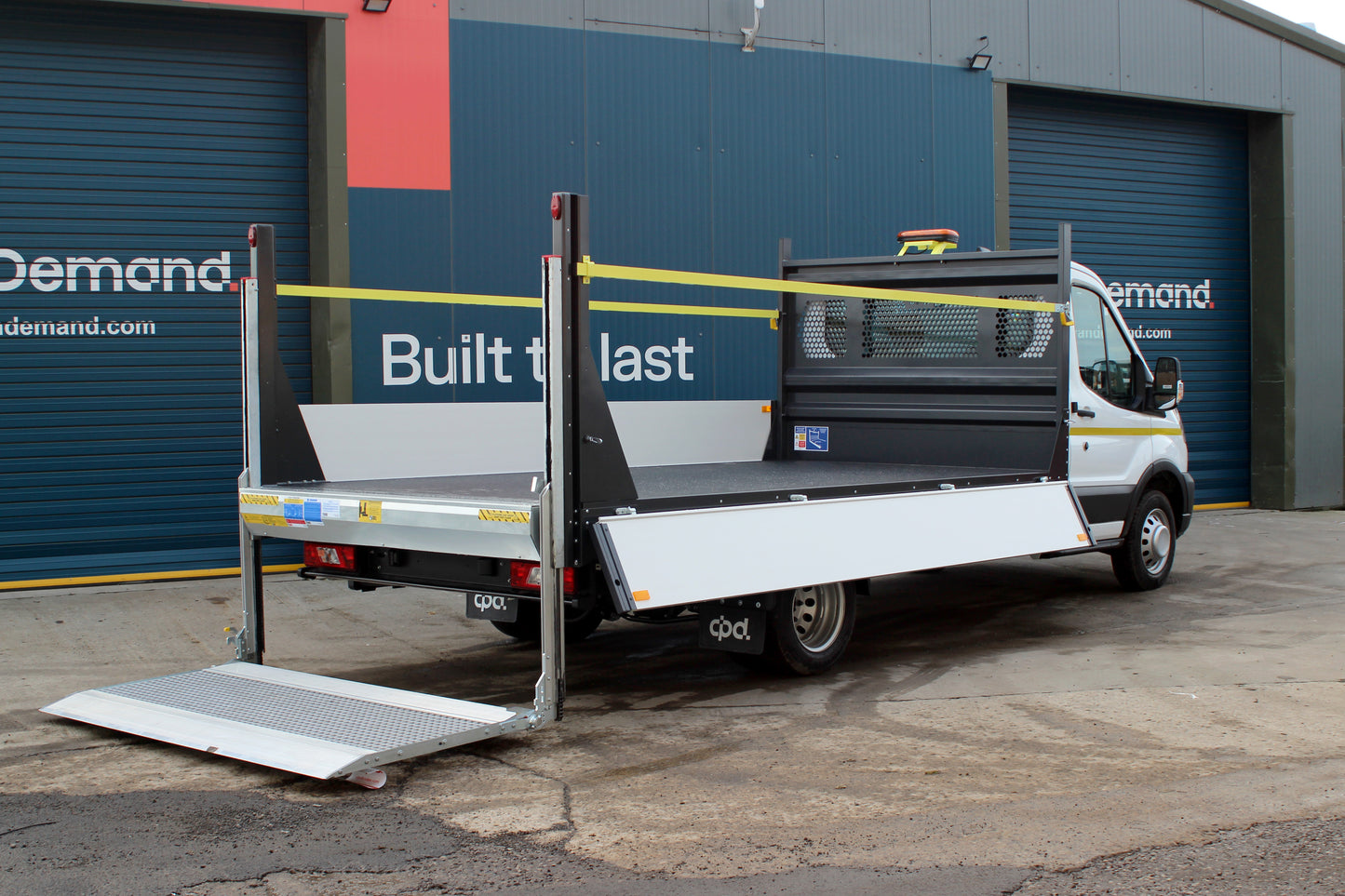 Ford Transit Praveia Dropside 2L Diesel L4 c/w Tail lift & Underslung Toolbox Manual Single Cab 130ps Frozen White