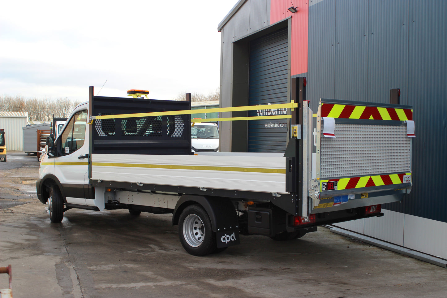Ford Transit Praveia Dropside 2L Diesel L4 c/w Tail lift & Underslung Toolbox Manual Single Cab 130ps Frozen White