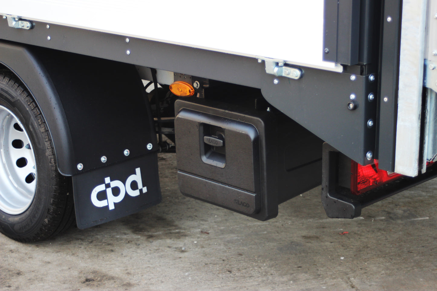 Ford Transit Praveia Dropside 2L Diesel L4 c/w Tail lift & Underslung Toolbox Manual Single Cab 130ps Frozen White