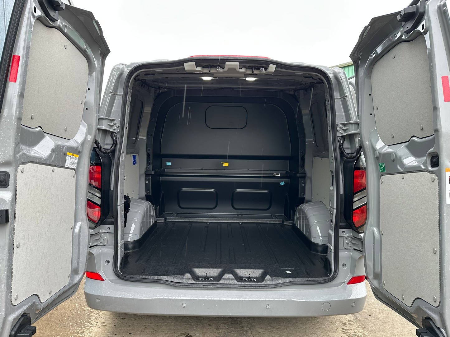 Transit Custom Limited 300 L1 H1 2.0 136ps EcoBlue FWD 6 Speed Manual Panel Van Magnetic Grey