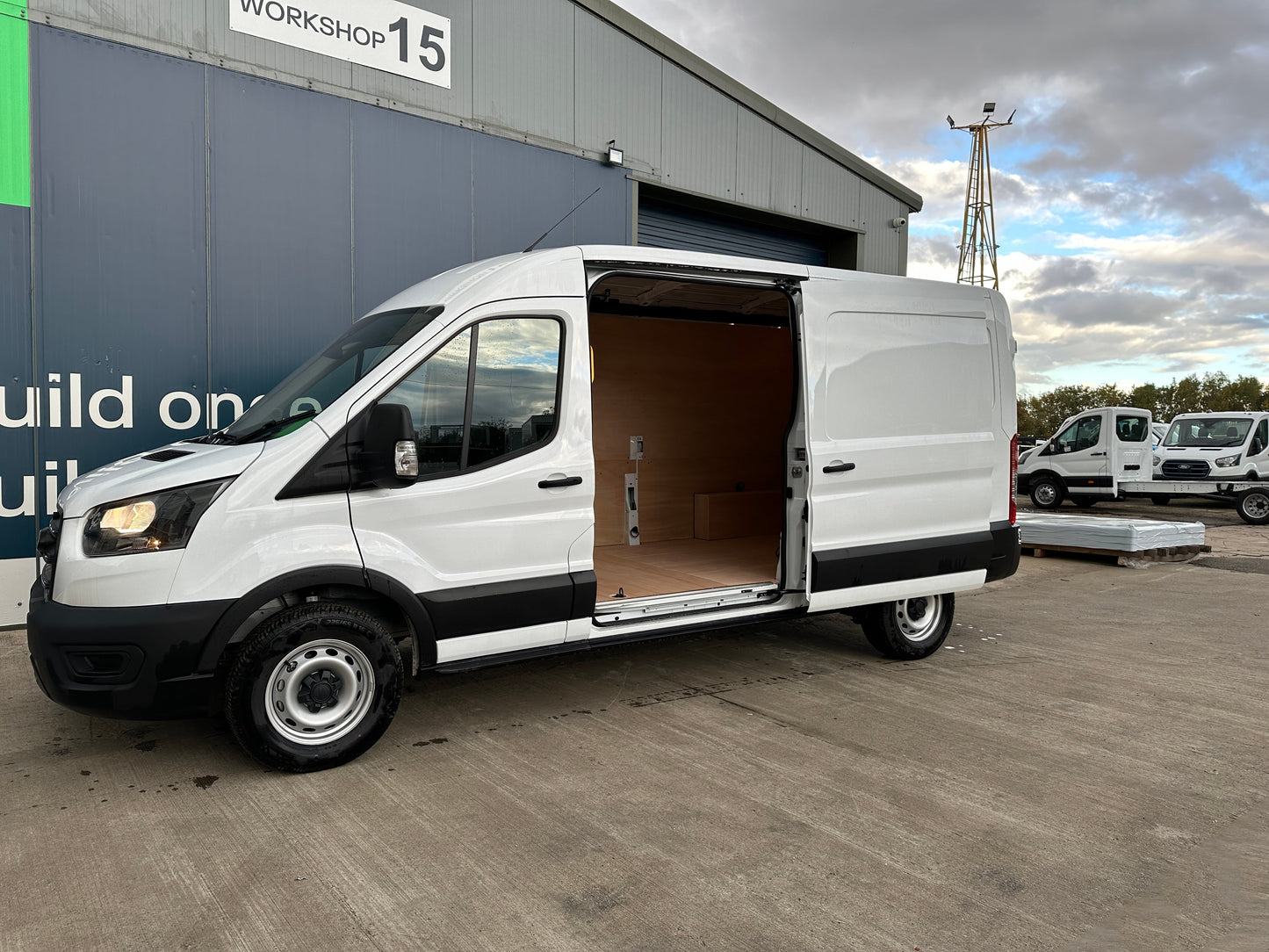 Ford Transit 350,L3 H2 Leader 2.0 130PS FWD Ply-lined