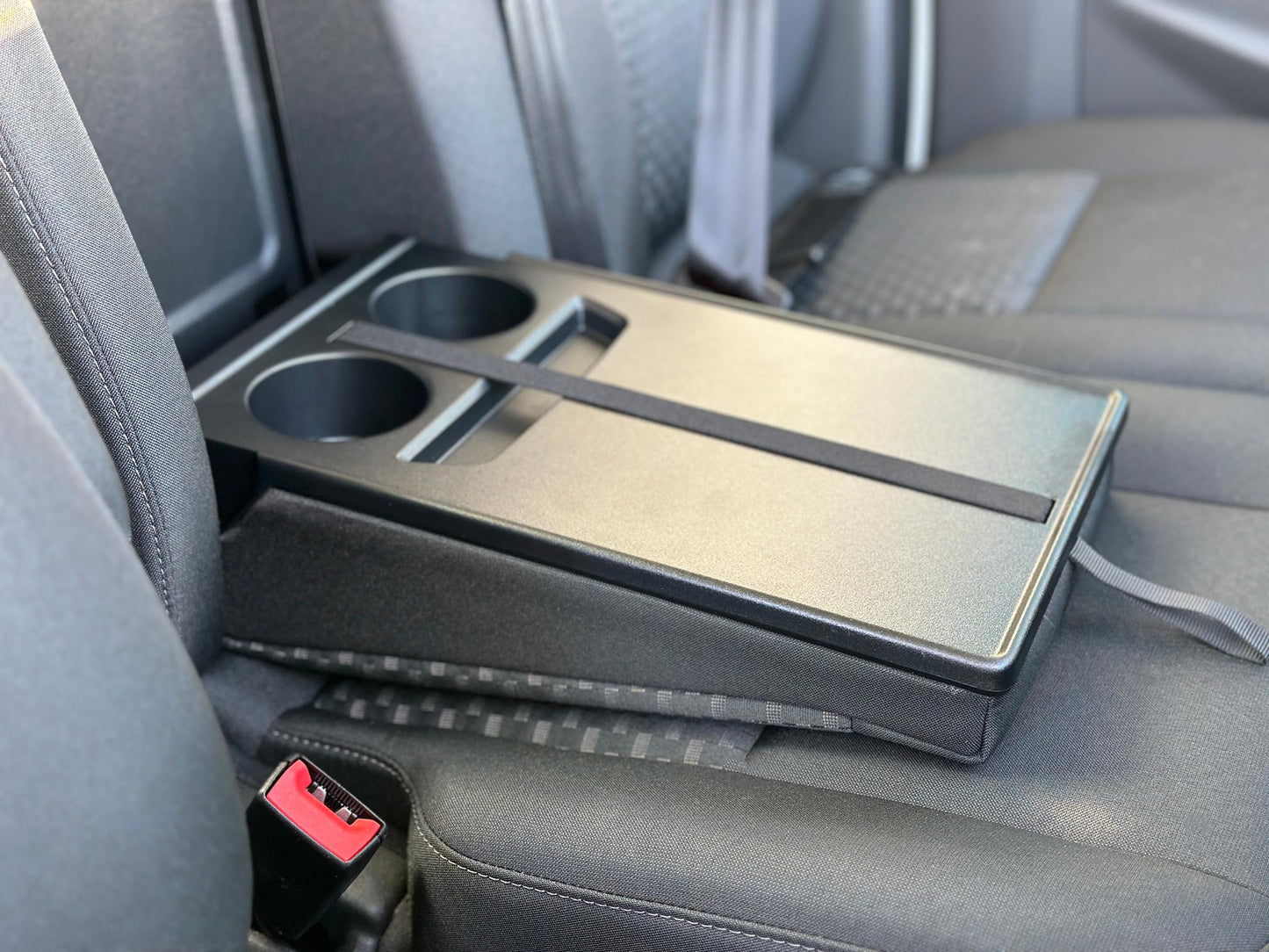 Ford Transit Luton 2L Diesel L4 Manual Single Cab 165ps Frozen White