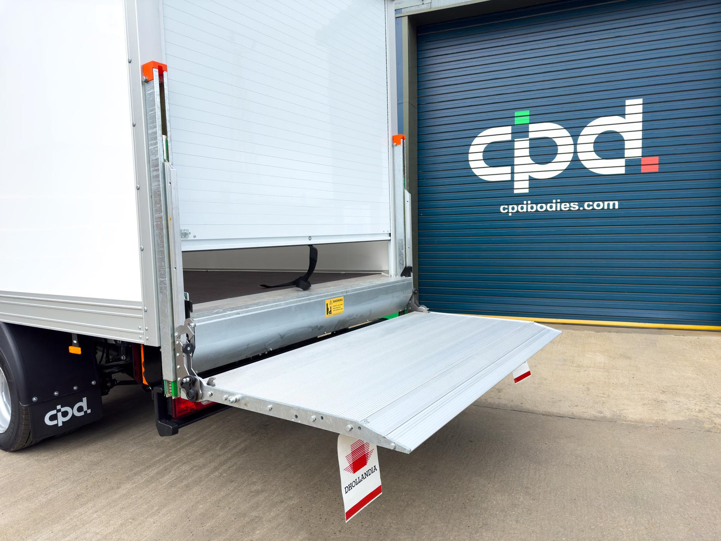 Ford Transit Luton 2L Diesel L4 Manual Single Cab 165ps Frozen White