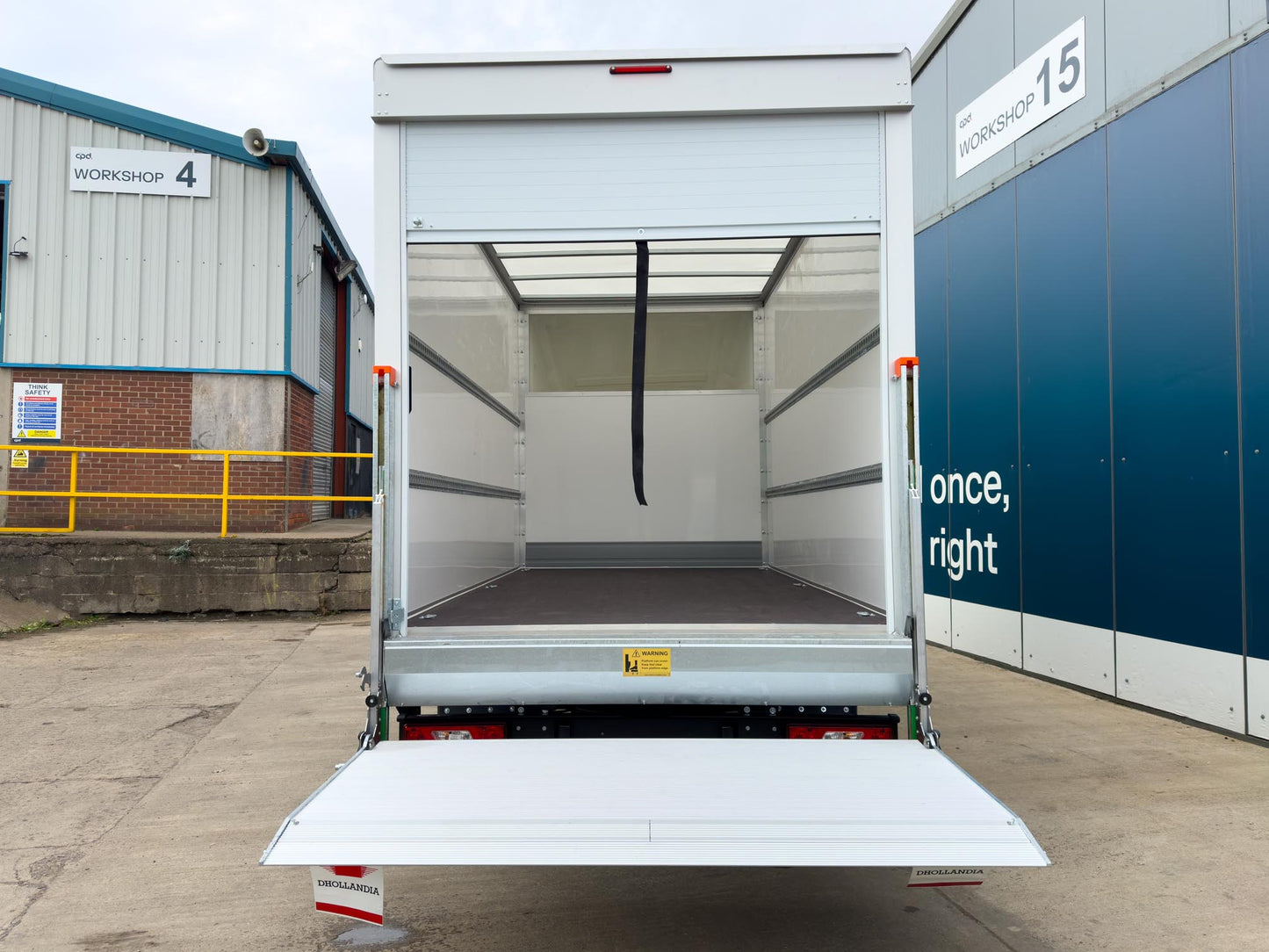 Ford Transit Luton 2L Diesel L4 Manual Single Cab 165ps Frozen White