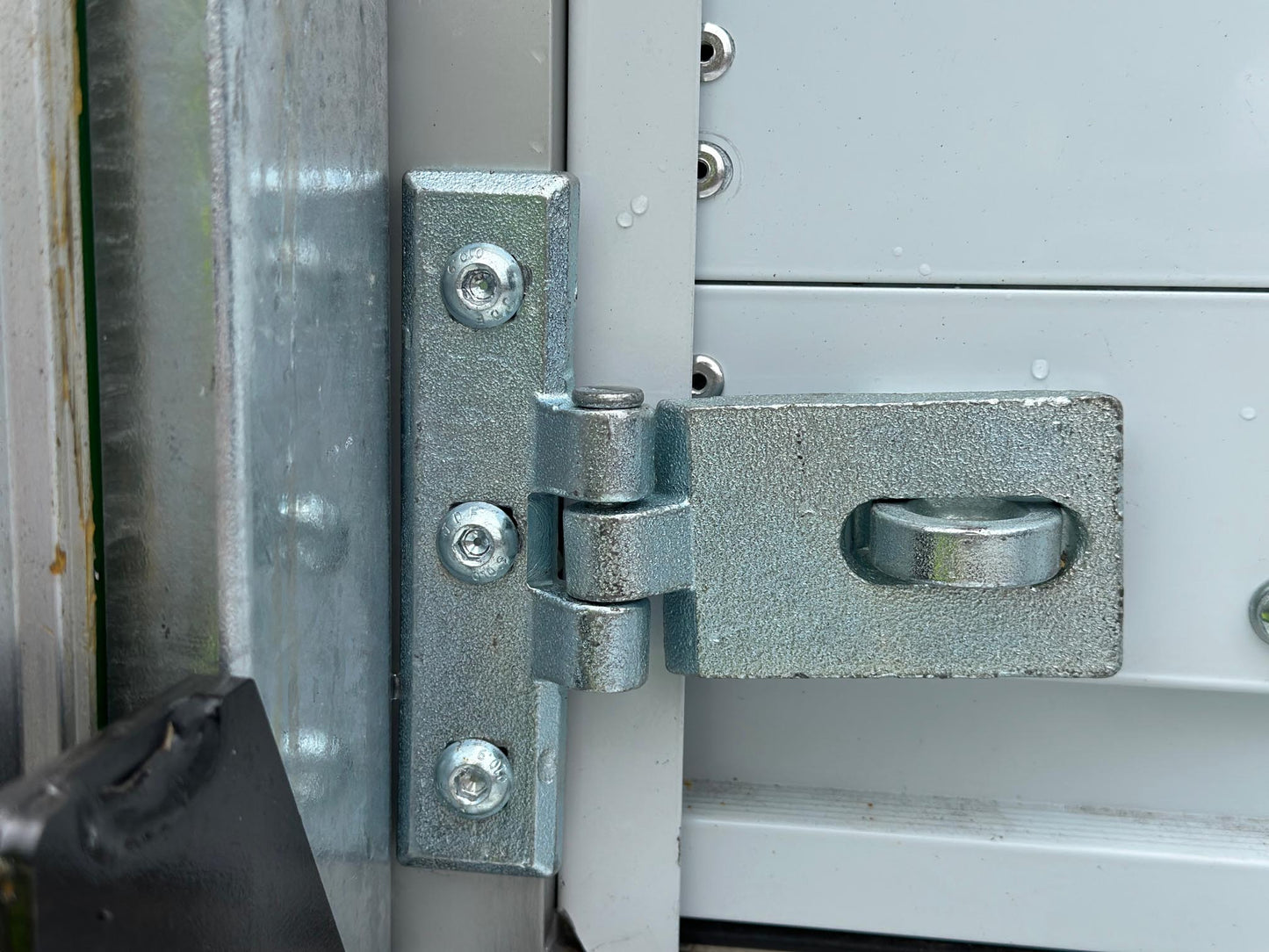 Ford Transit Luton 2L Diesel L4 Manual Single Cab 165ps Frozen White