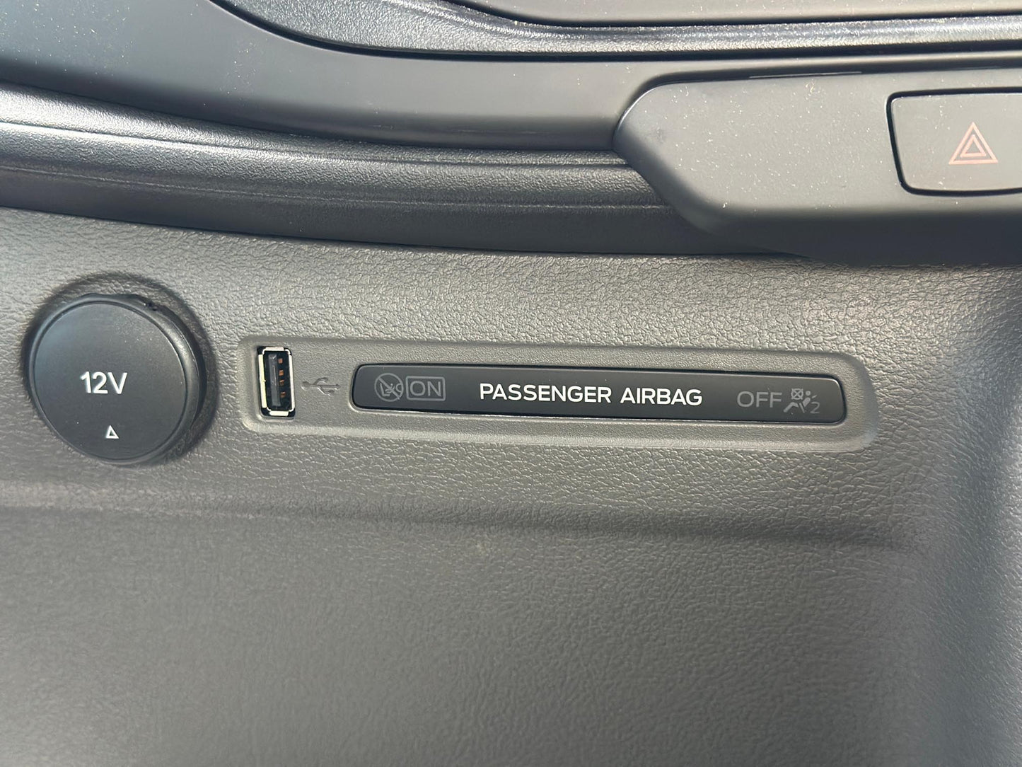 Ford Transit Luton 2L Diesel L4 Manual Single Cab 165ps Frozen White