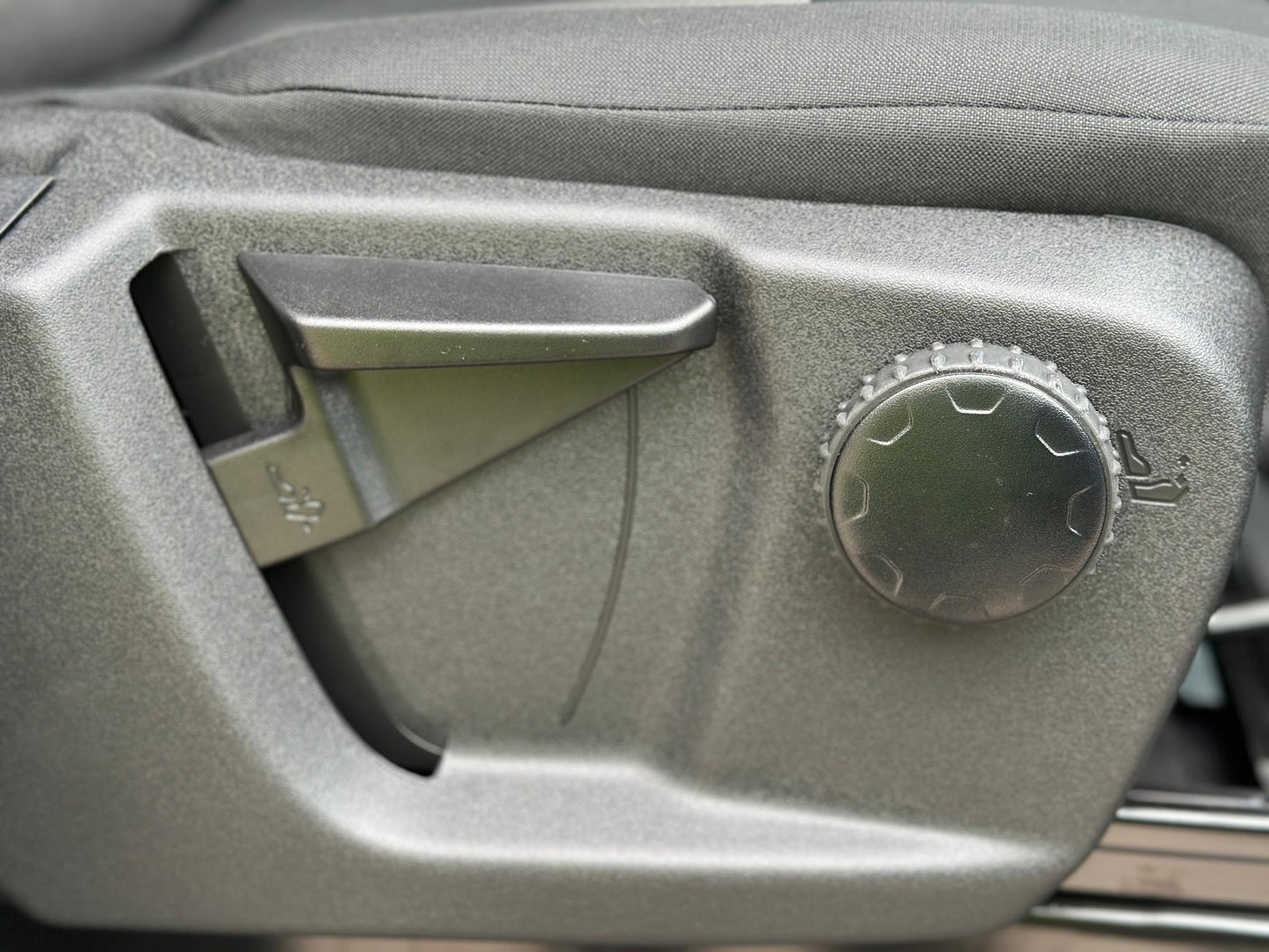 Ford Transit Luton 2L Diesel L4 Manual Single Cab 165ps Frozen White