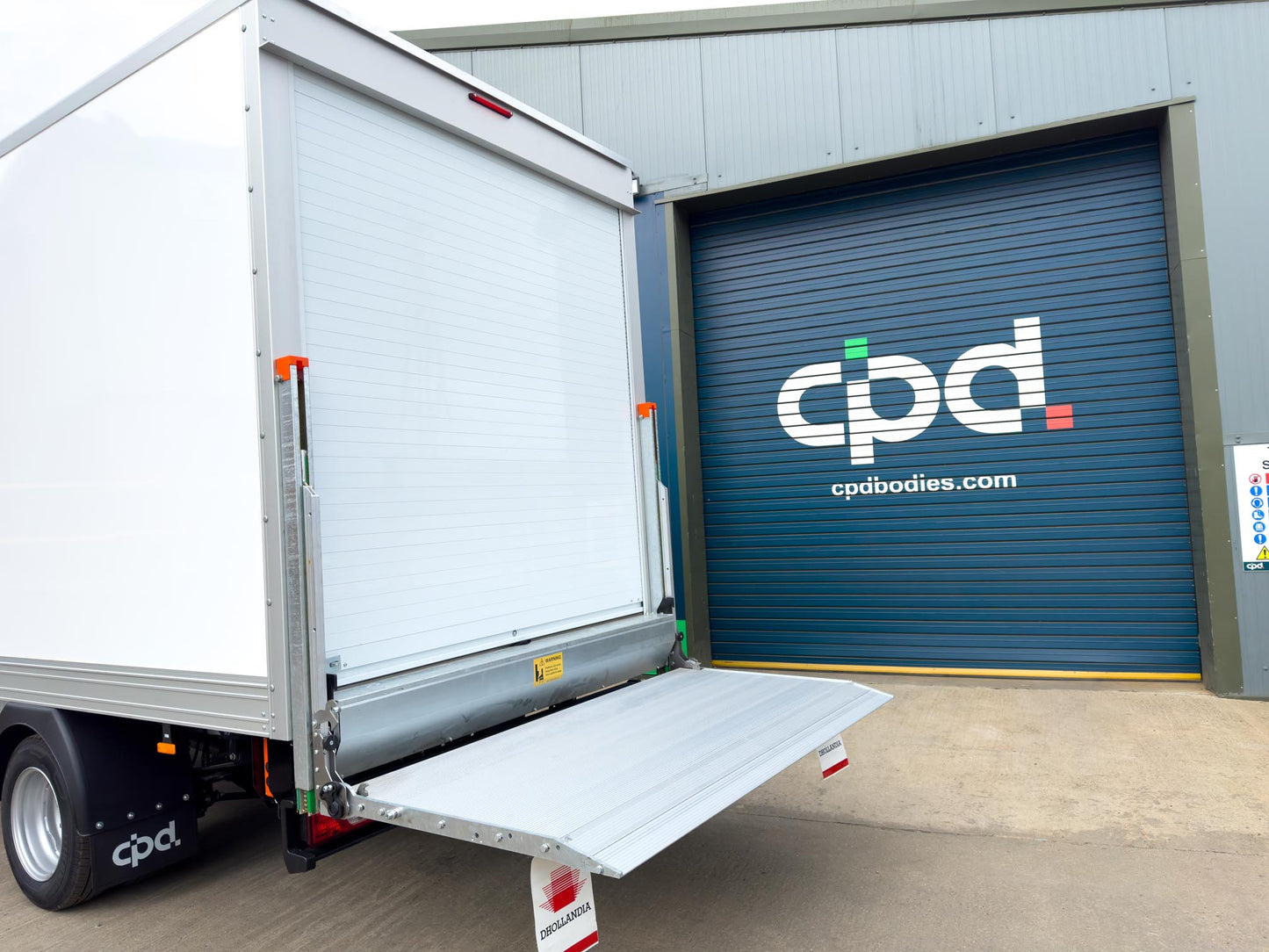 Ford Transit Luton 2L Diesel L4 Manual Single Cab 165ps Frozen White