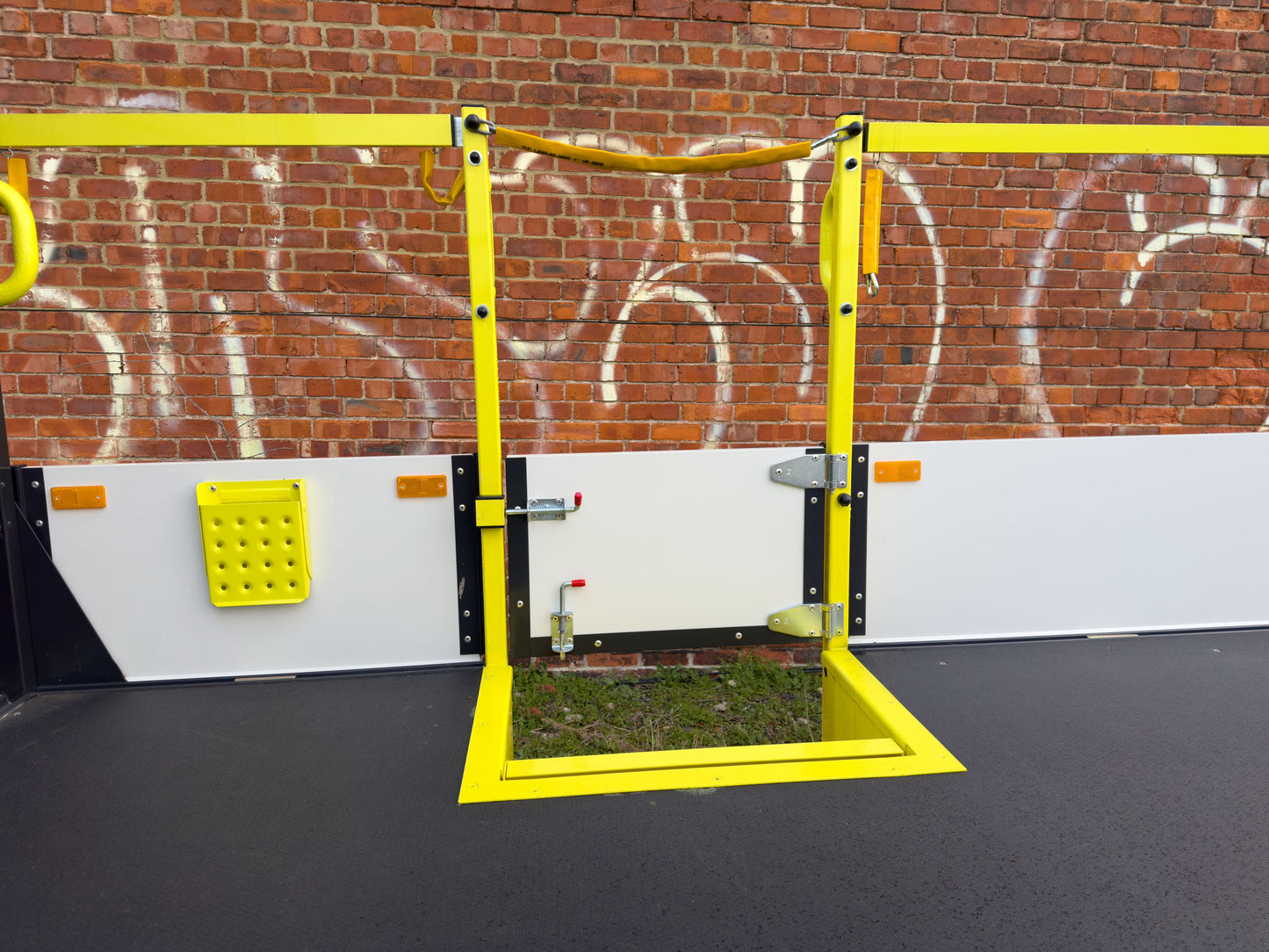 Ford Traffic Management Dropside with LP13