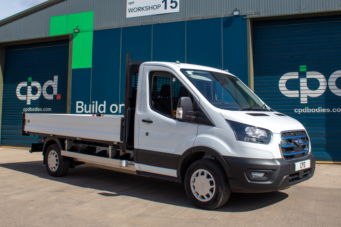 Ford E-Transit 425 Tipper 135Kw Electric L4 Single Cab 184ps Frozen White
